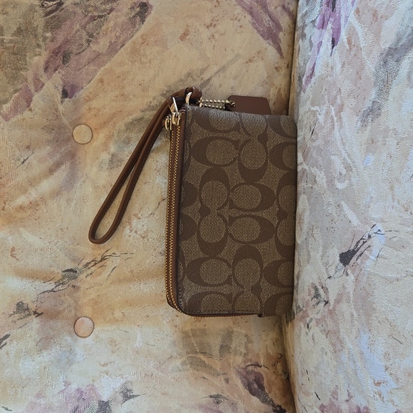 Coach Wallet - Picture 3 of 9
